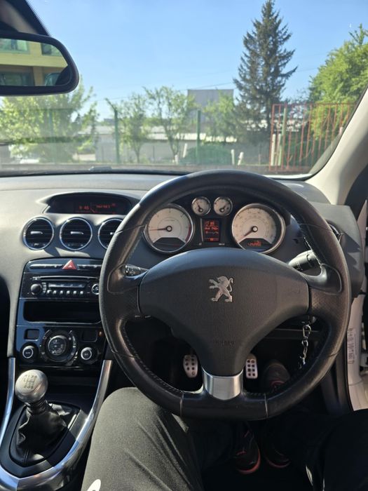 Продавам Peugot 308cc - кабрио, бял цвят, десен волан