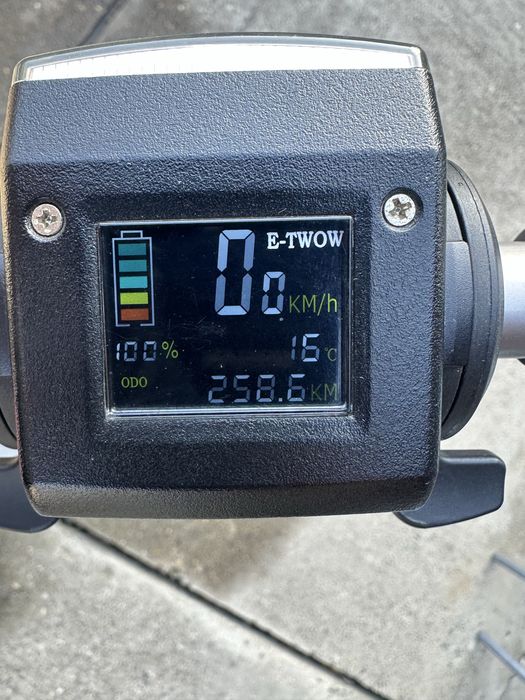 Trotinetă electrică E-TWOW Booster ES – stare foarte bună