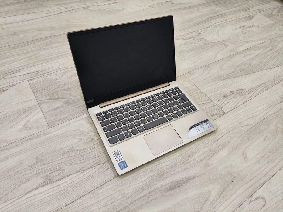 Lenovo noutbuk sotiladi 128.8 ozu karobka dakumentli