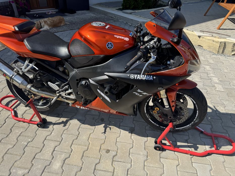 Yamaha YZF-R1  Rn09