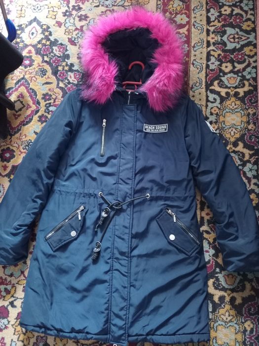 Продам тёплую куртку с капюшоном 46/165 размер