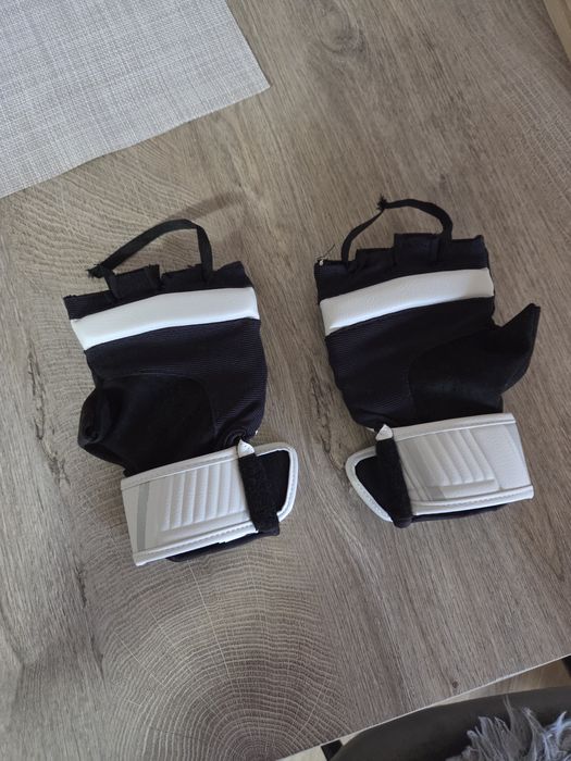 Kick-box ръкавици