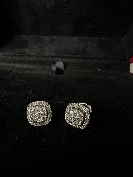 Продам серьги пусеты 750 проба