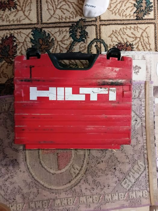 Pistol HILTI  de bătut cuie în beton