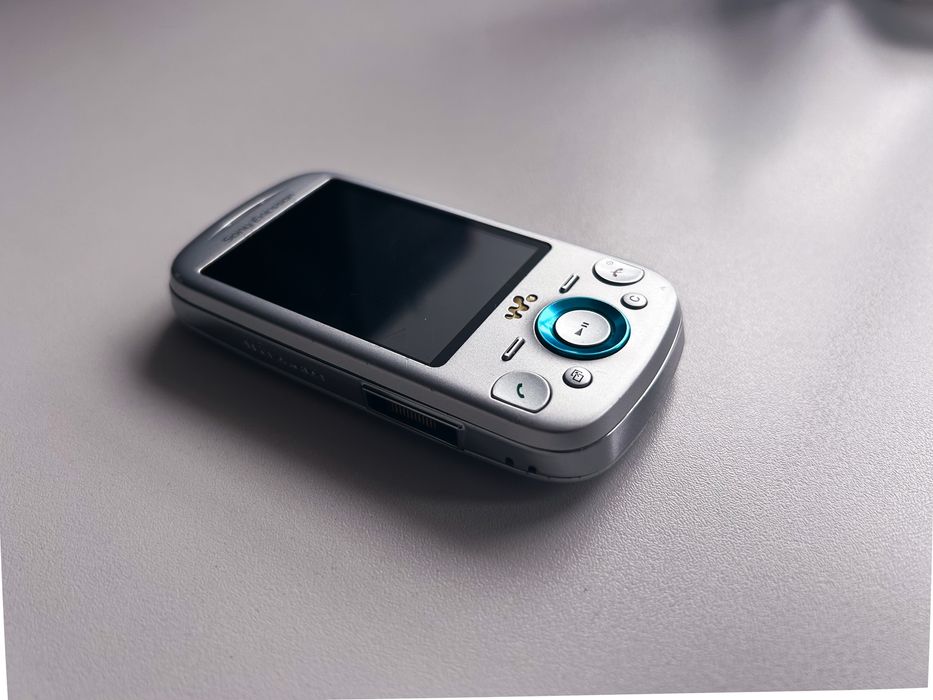 Sony Ericsson Zylo W20i  Walkman stare foarte buna, colectie