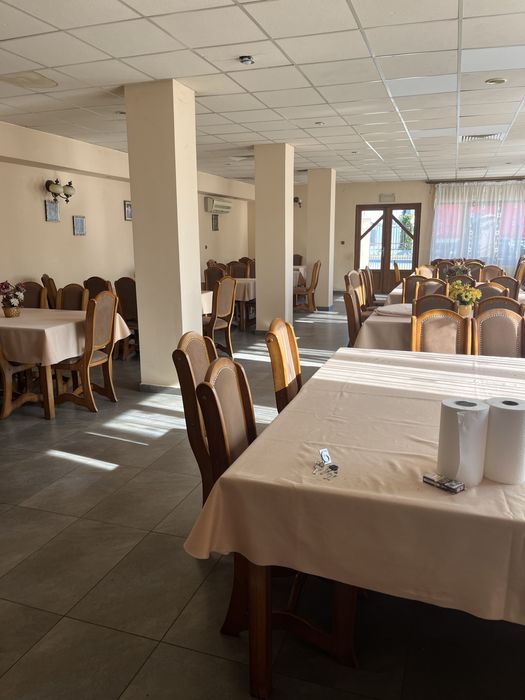 Mese si scaune de restaurant lemn masiv