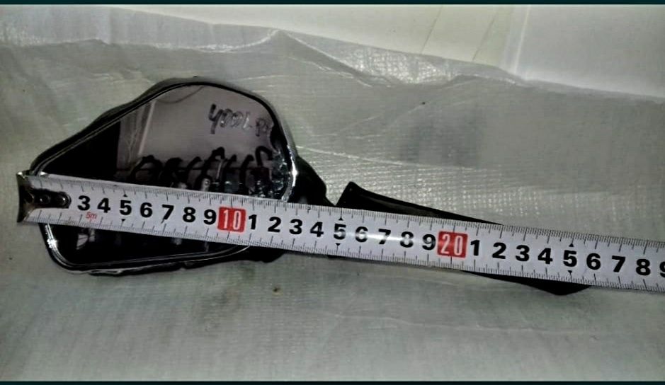 Oglizi moto cu mâinile de schelet