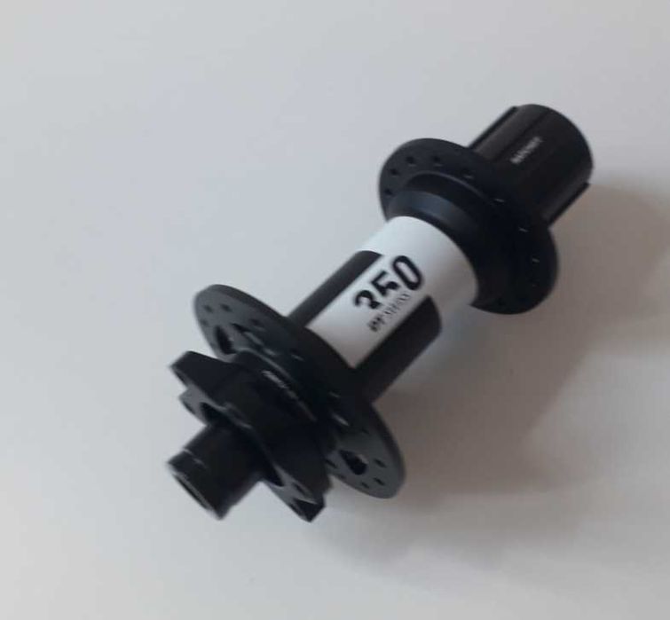 Нови Задна Главина DT Swiss 350 12x150мм 32h / Предна главина DT Swiss 350 20x110мм 32h