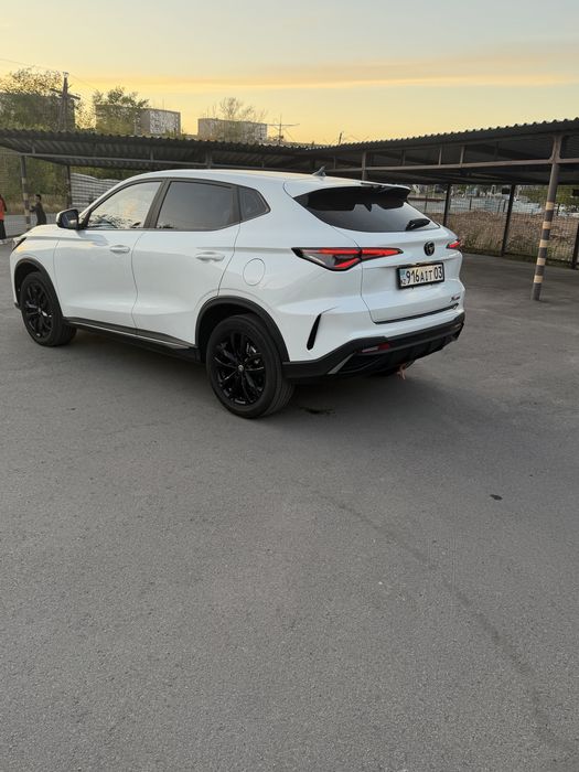 Автомобиль Changan x5 plus