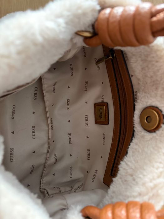 Чанта Guess чисто нова