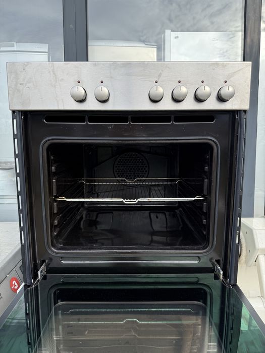 Фурна за вграждане Bosch Инокс с котлони