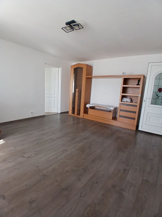 Apartament semidecomandat etaj 1