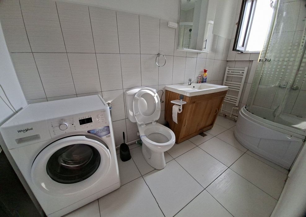 Închiriez garsoniera  pe termen  lung