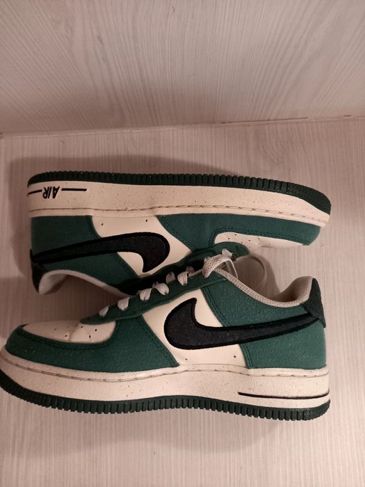 NIKE Air Force 1 LV8 3