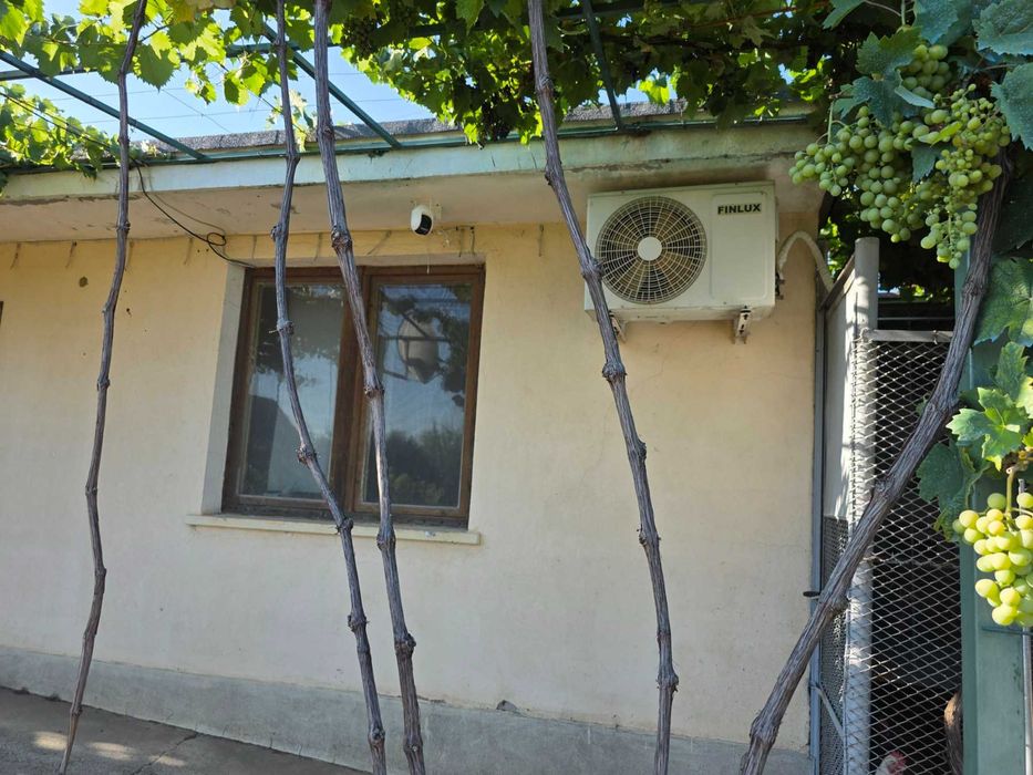 Продава се вила край Червен бряг - 90 кв.м + 1000 кв.м двор