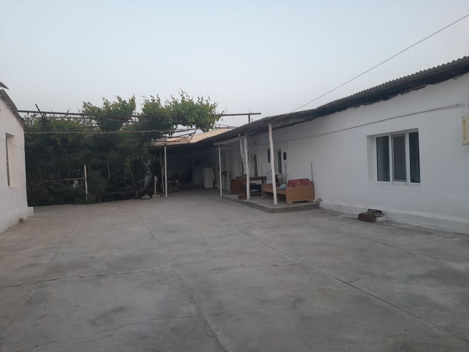 Ромитан центрда Ромуш кучасидаги 4 уй сотилади