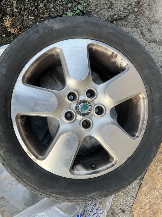 Anvelope de vara 225/50 R17 98W cu jante de aluminiu