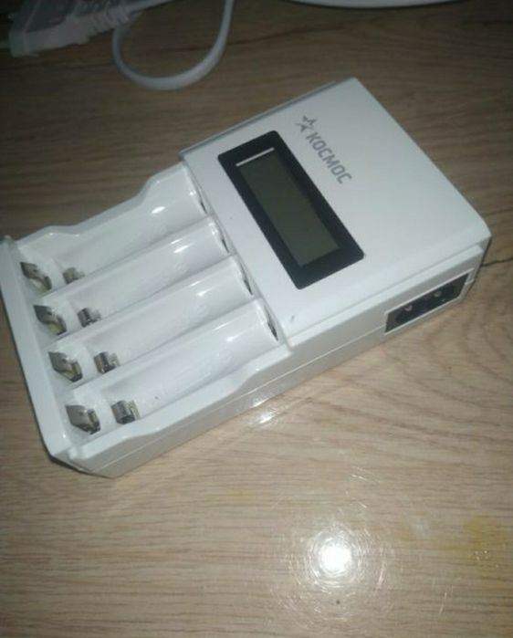 AA, AAA Akumilyator Batareyklaraga Zaryat Beradigan