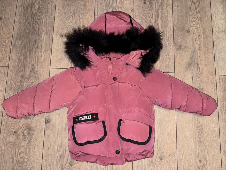 Продам зимние, тёплые куртки на 3-5 лет в отличном состоянии.