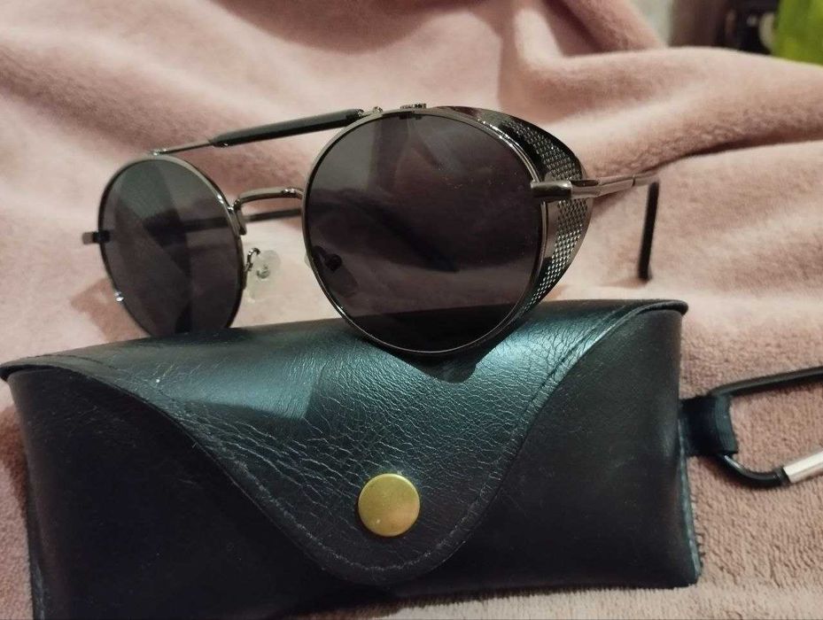 Солнцезащитные очки с заслонками, кожаный чехол в комплекте