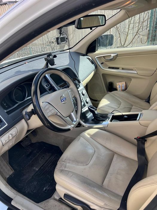 Vând Volvo Xc60 2015