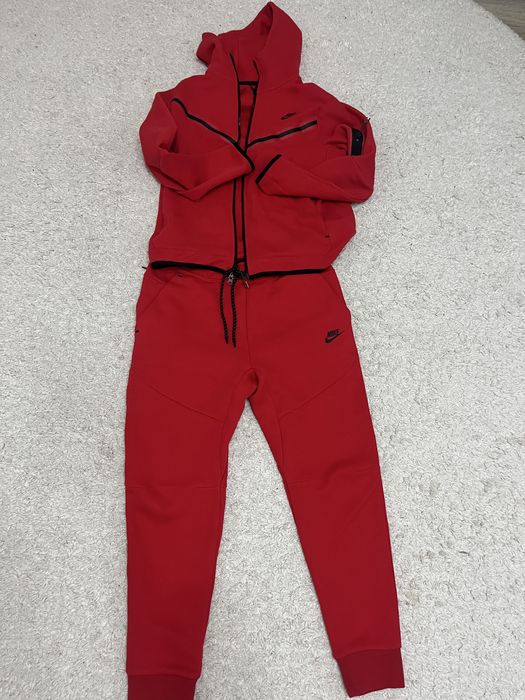 Nike tech fleece red