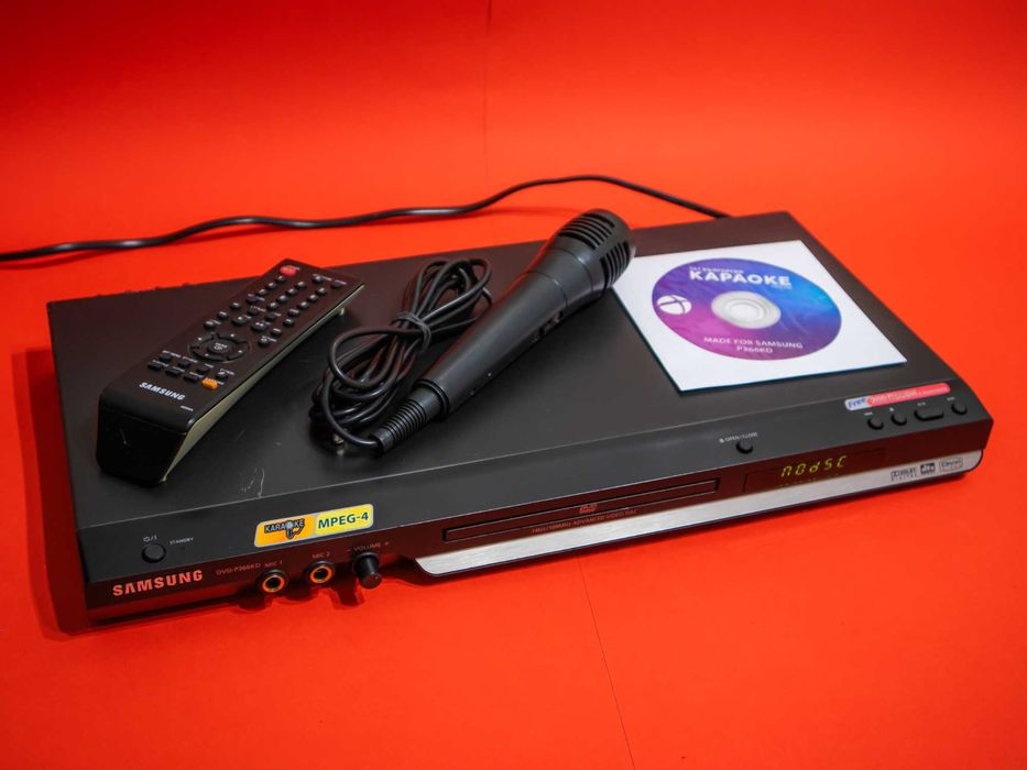 SAMSUNG караоке система DVD плейър с микрофон 150 бг песни DVD-P366KD
