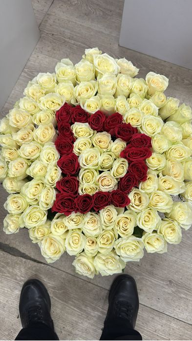 Корзина с буквой 101 роза