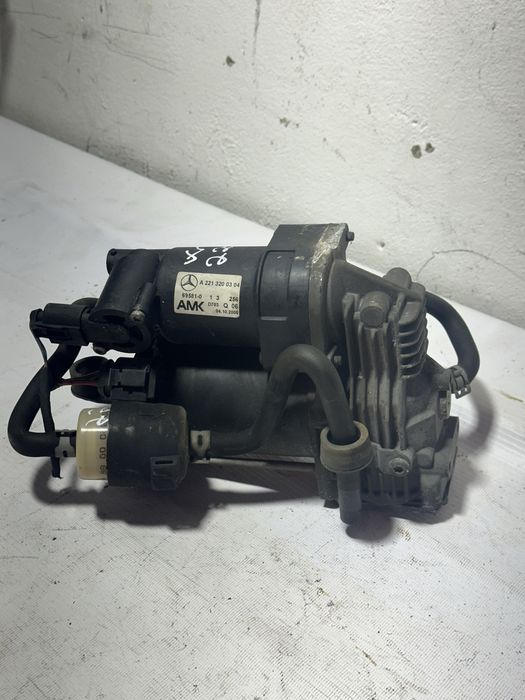 Компрессор пневмо подвески Mercedes w221