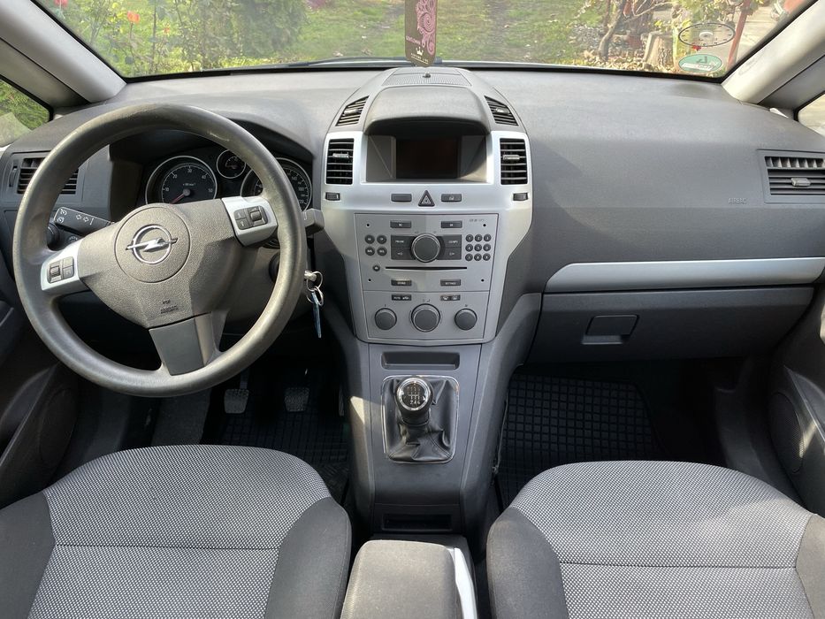 Vând Opel Zafira!