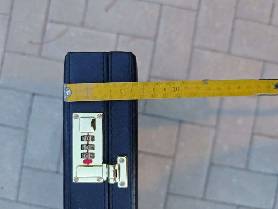 Продавам дипломатически куфар 60/30см