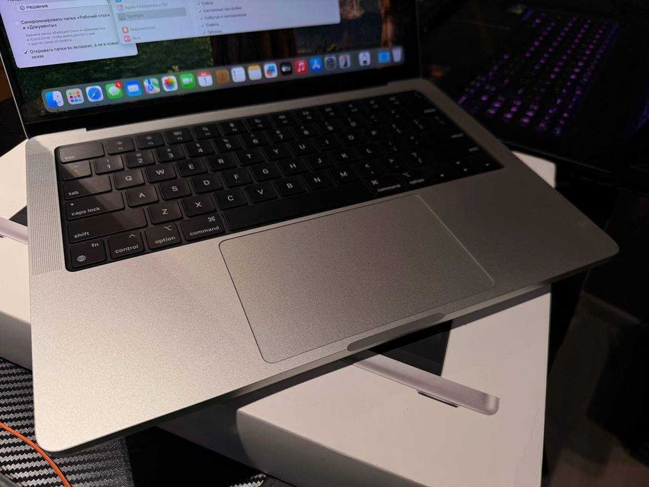 MacBook Pro 14 / 8GB / 512SSD - США