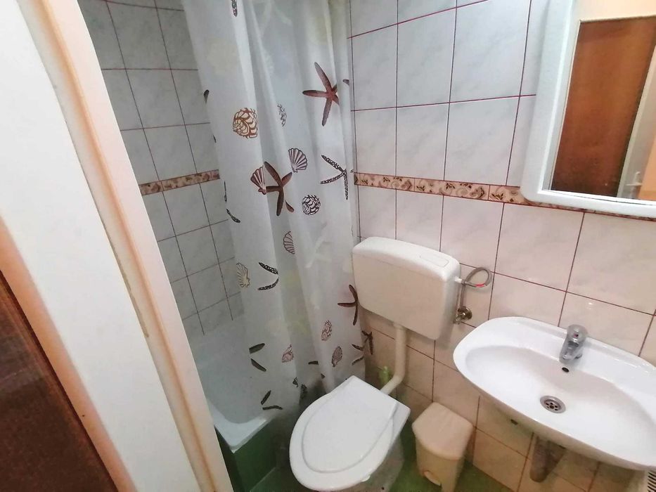 Închiriez garsonieră în centru