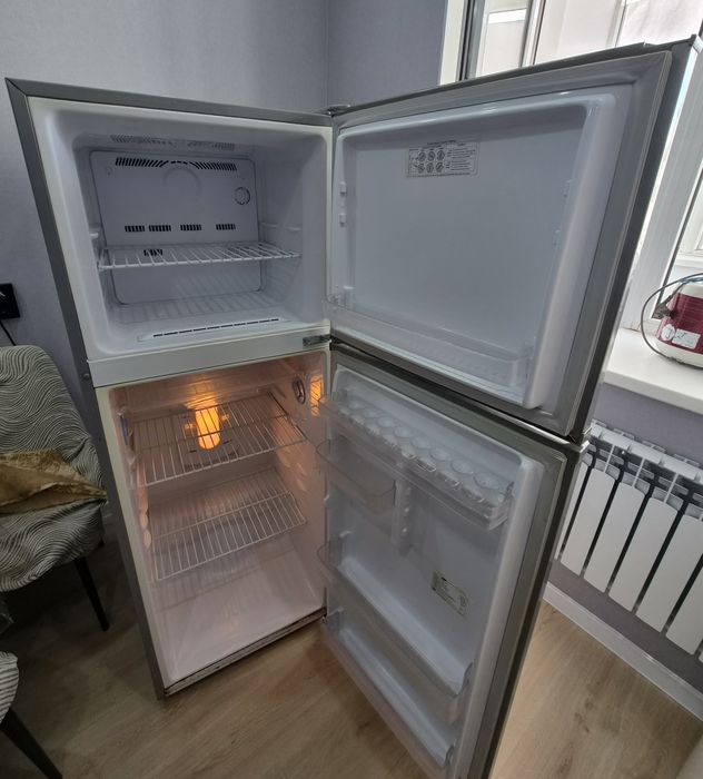 Продам 2х камерный холодильник