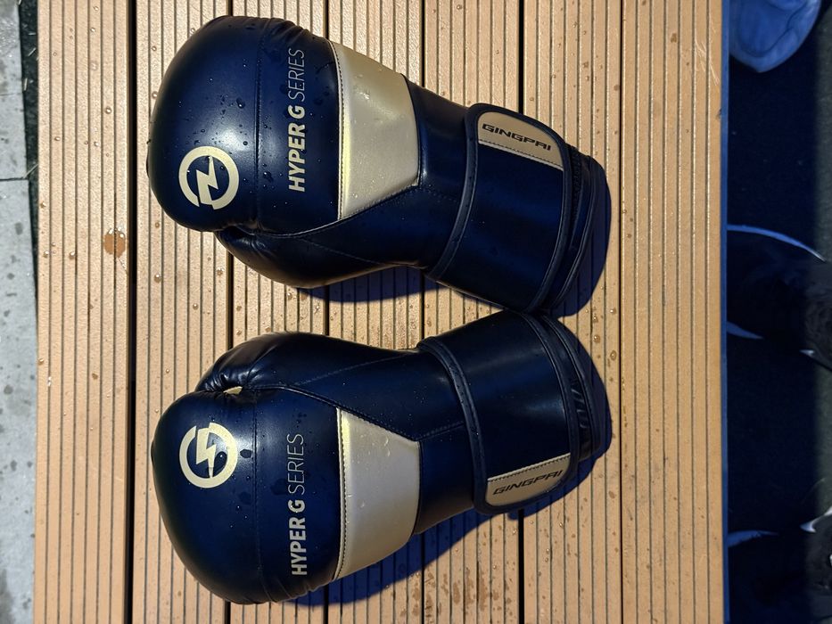 Боксерские перчатки