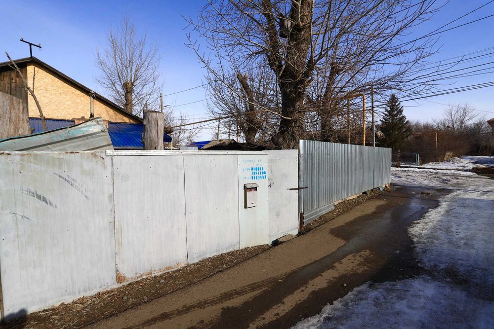 продам 1/4 дома на узкой колее.