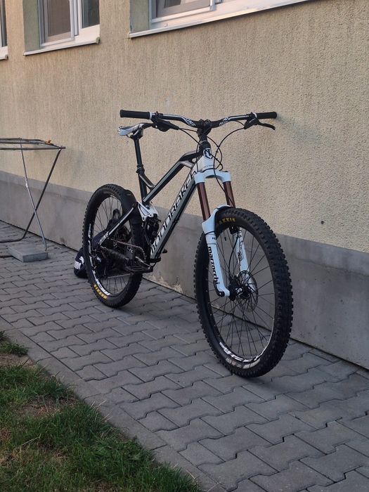 Vând Bicicleta Full suspension Enduro Downhill Mondraker Dune cadru L
