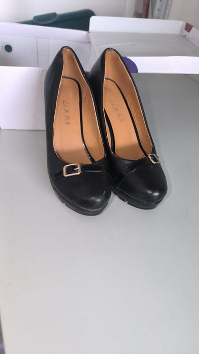 Туфли, пол сапожка в хорошем состоянии