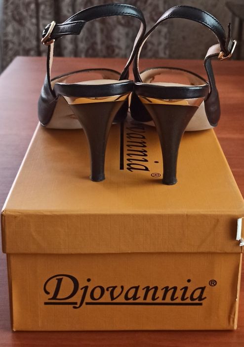 Босоножки женские.