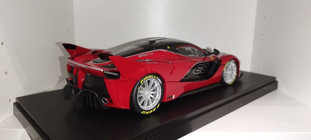 Ferrari FXX-K Bburago Signature 1:18 + Дисплей кейс
