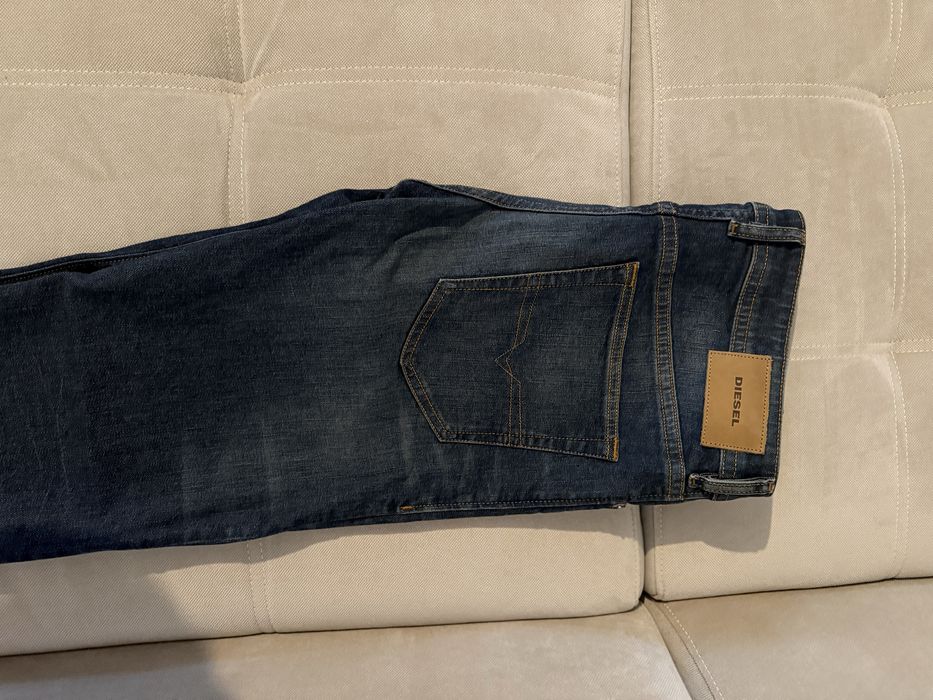 Blugi Diesel cu eticheta