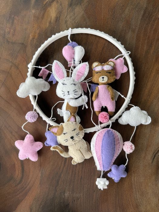 Ръчно изработена въртележка за бебешко легло кошара