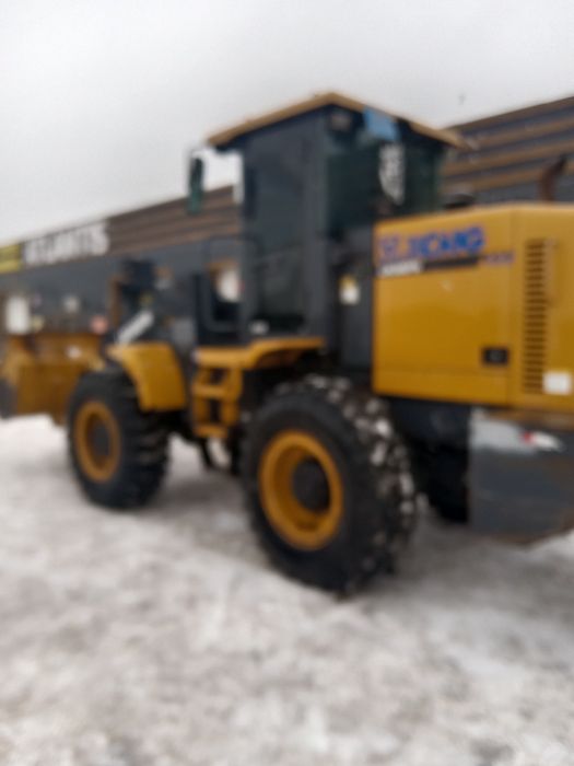 Продам фронтальный погрузчик