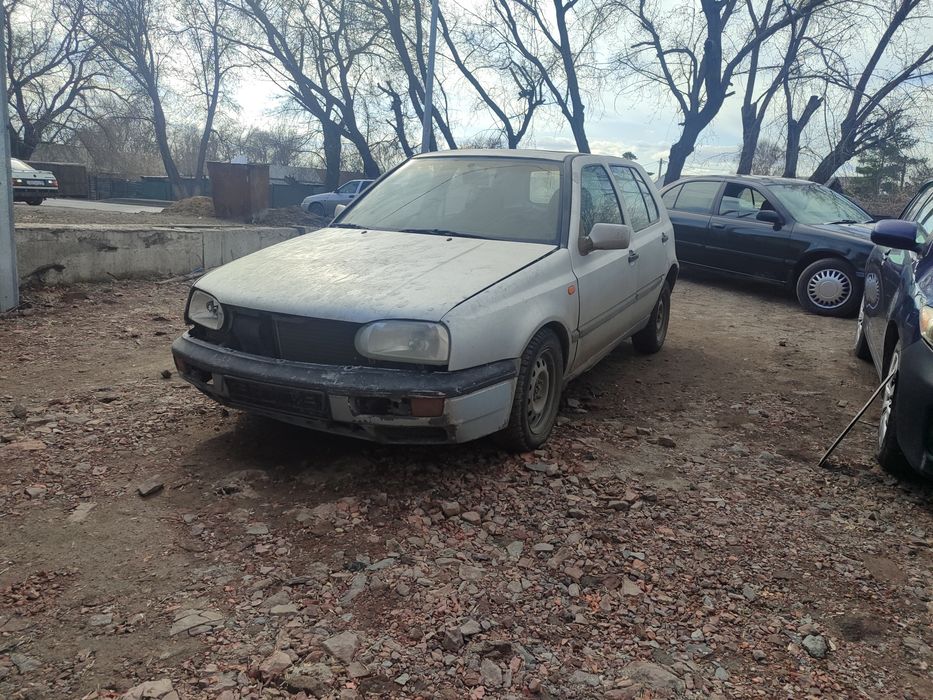 Бампер передний задний на гольф 3