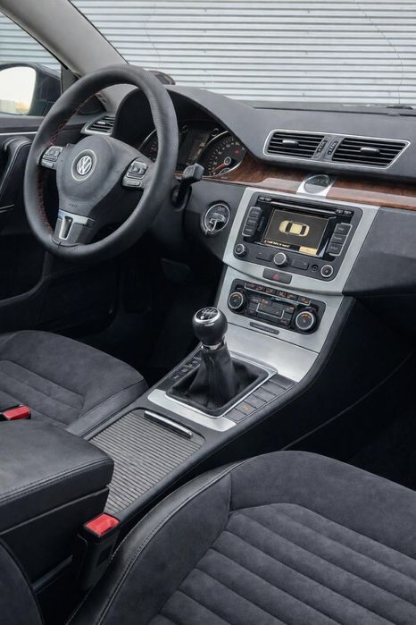 Vand Volkswagen Passat B7 inmatriculata RO 2.0TDI impecabila urgent