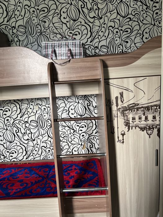 Кровать двухьярусная