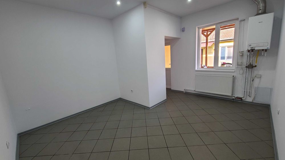 Închiriez spațiu comercial SAD 55 mp, zona Bălcescu pt cabinet medical