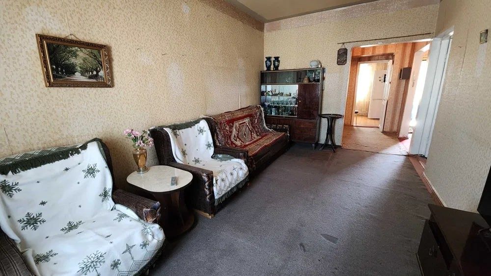 Срочно Продаётся Госпиталька Галерейка 2в3/9/9 ремонт средний с мебель