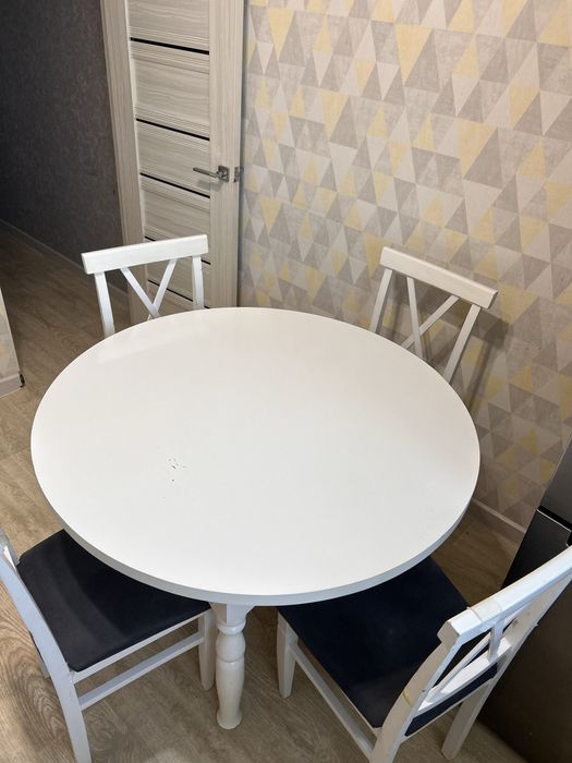 Кухонный стол стуля