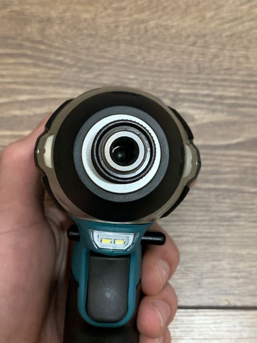 Шуруповёрт MAKITA XDT13